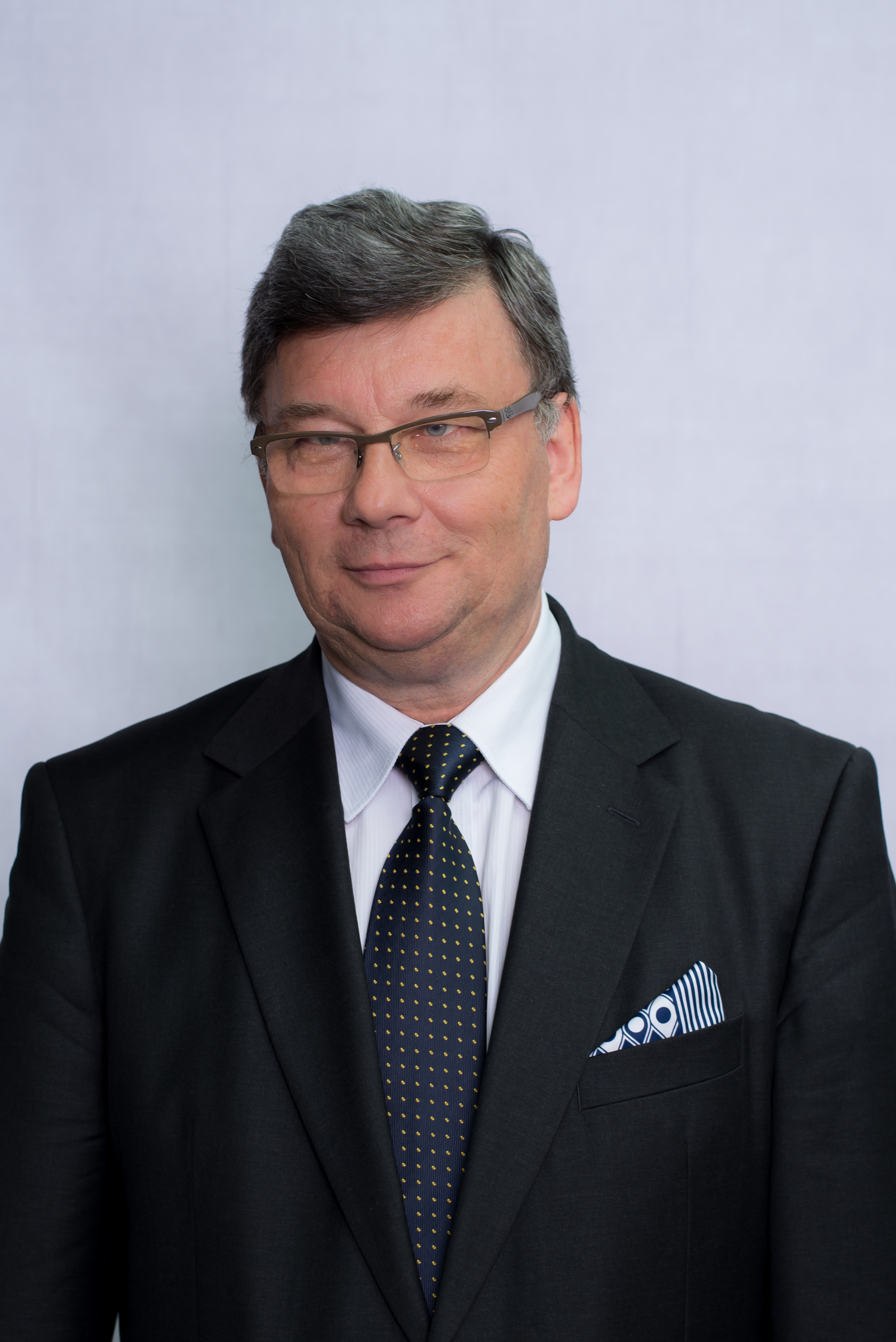 Prof. Jerzy Boehlke, dziekan@econ.uni.torun.pl office tel. no. +48 56 611-4608